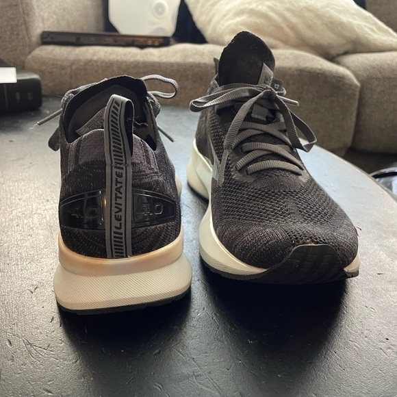 Brooks running shoes - Picture 4 of 4